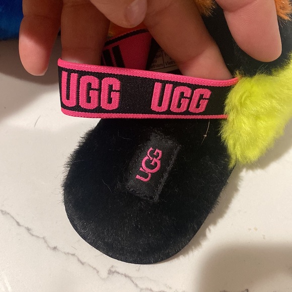 {UGG} Toddler Slippers - Picture 6 of 6